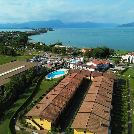 Artemide Apartment - A Soli 150M Dal Lago Di Garda Sirmione Bagian luar foto