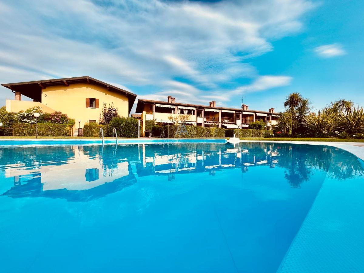 Artemide Apartment - A Soli 150M Dal Lago Di Garda Sirmione Bagian luar foto