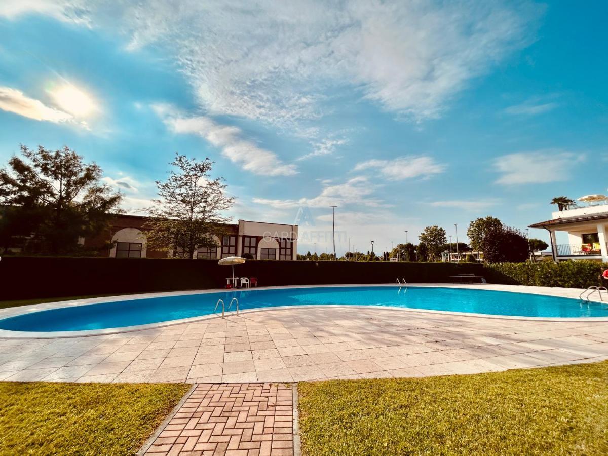 Artemide Apartment - A Soli 150M Dal Lago Di Garda Sirmione Bagian luar foto