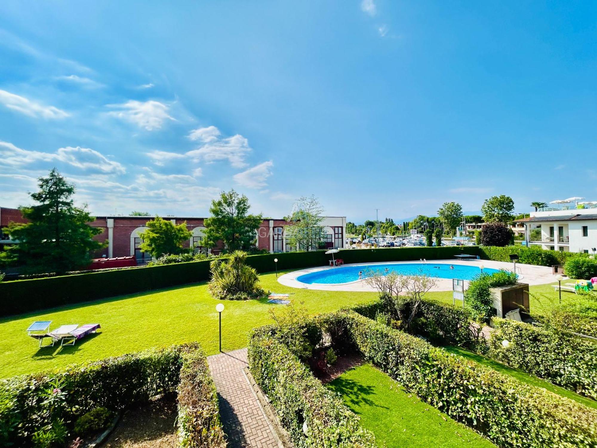 Artemide Apartment - A Soli 150M Dal Lago Di Garda Sirmione Bagian luar foto