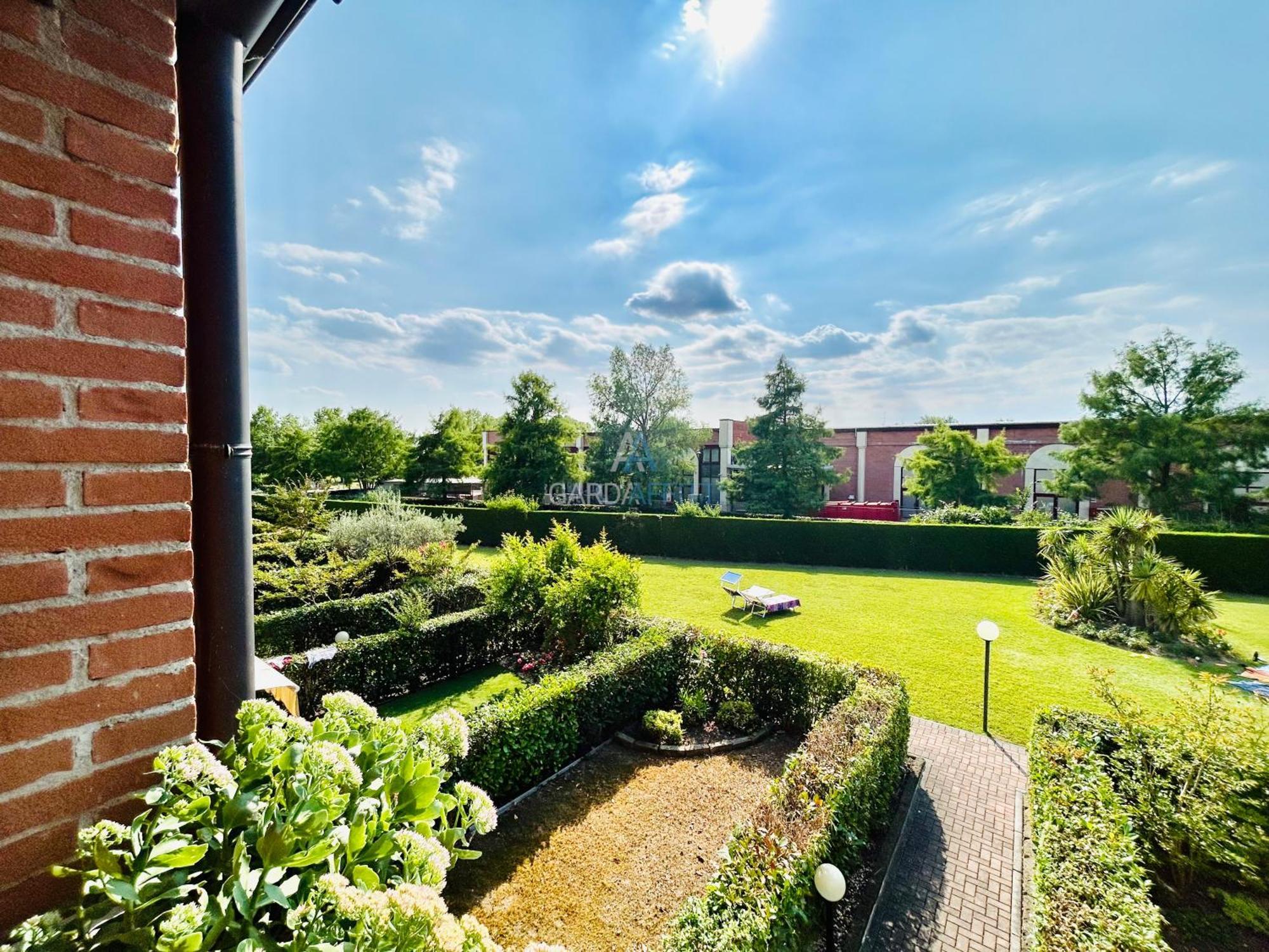 Artemide Apartment - A Soli 150M Dal Lago Di Garda Sirmione Bagian luar foto