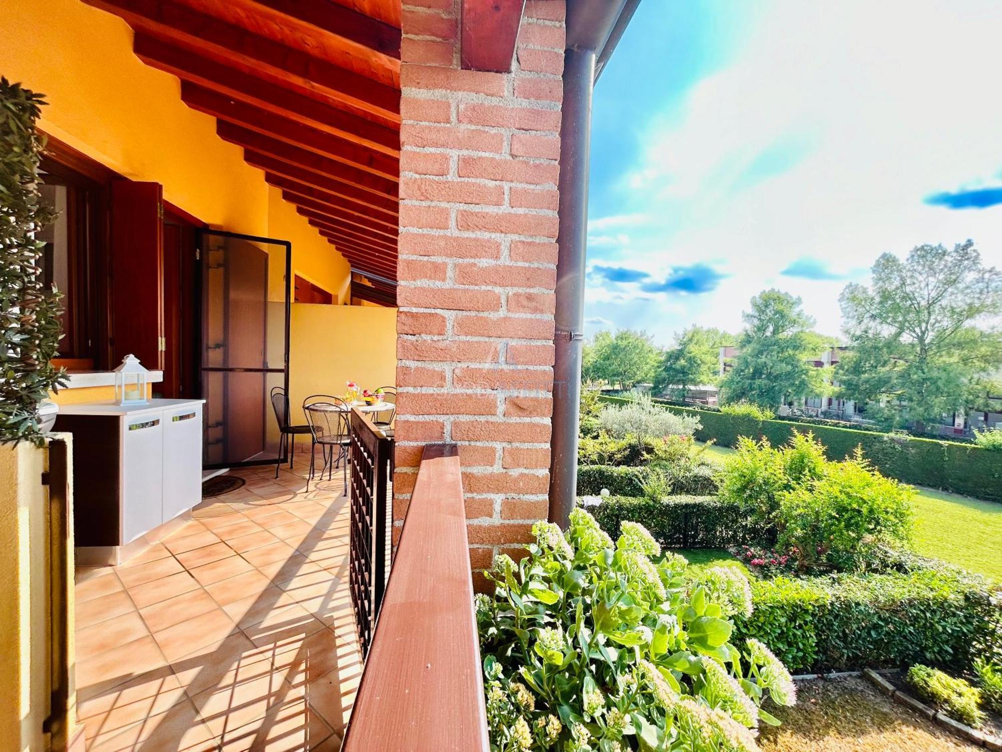 Artemide Apartment - A Soli 150M Dal Lago Di Garda Sirmione Bagian luar foto