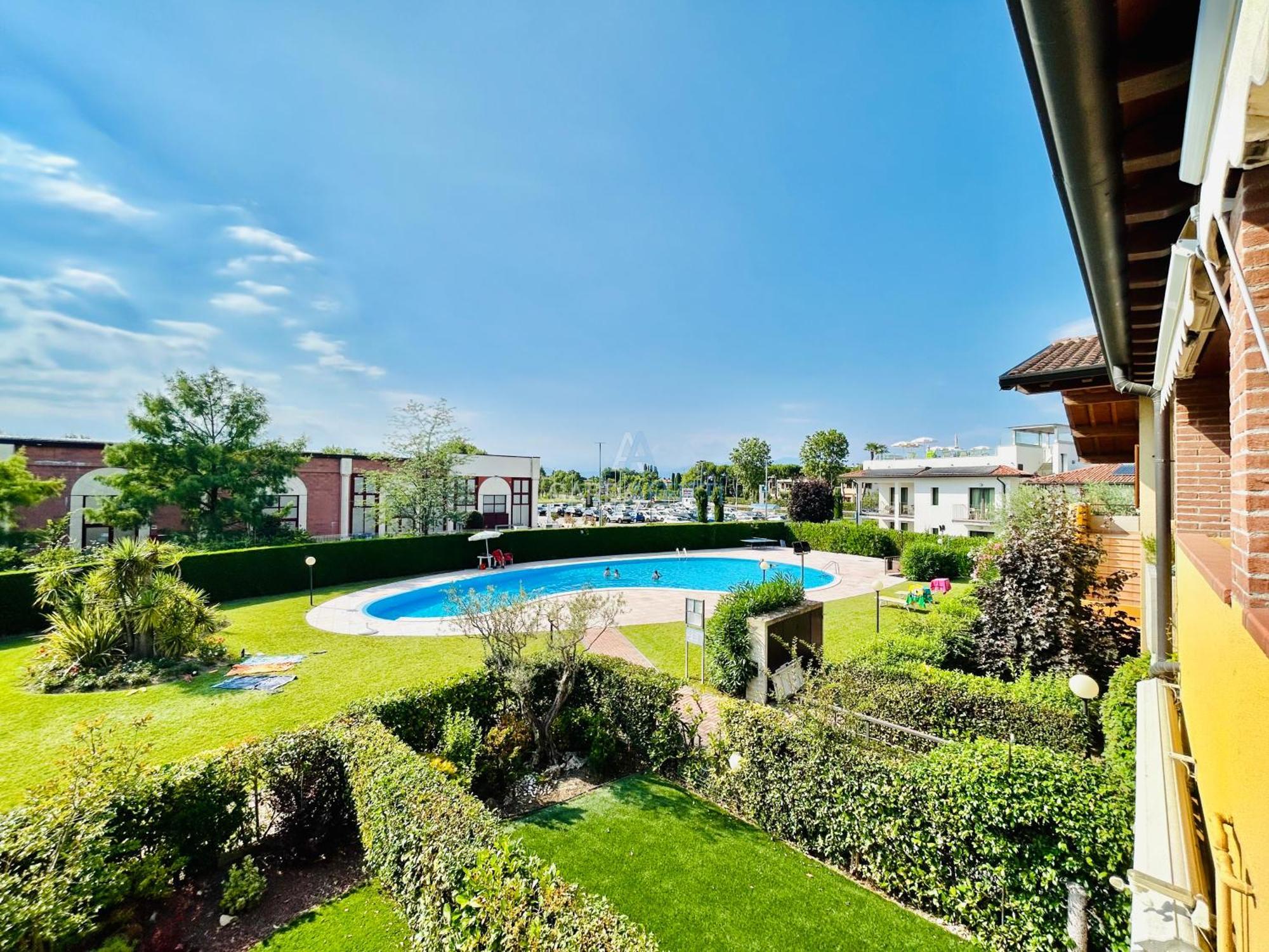 Artemide Apartment - A Soli 150M Dal Lago Di Garda Sirmione Bagian luar foto