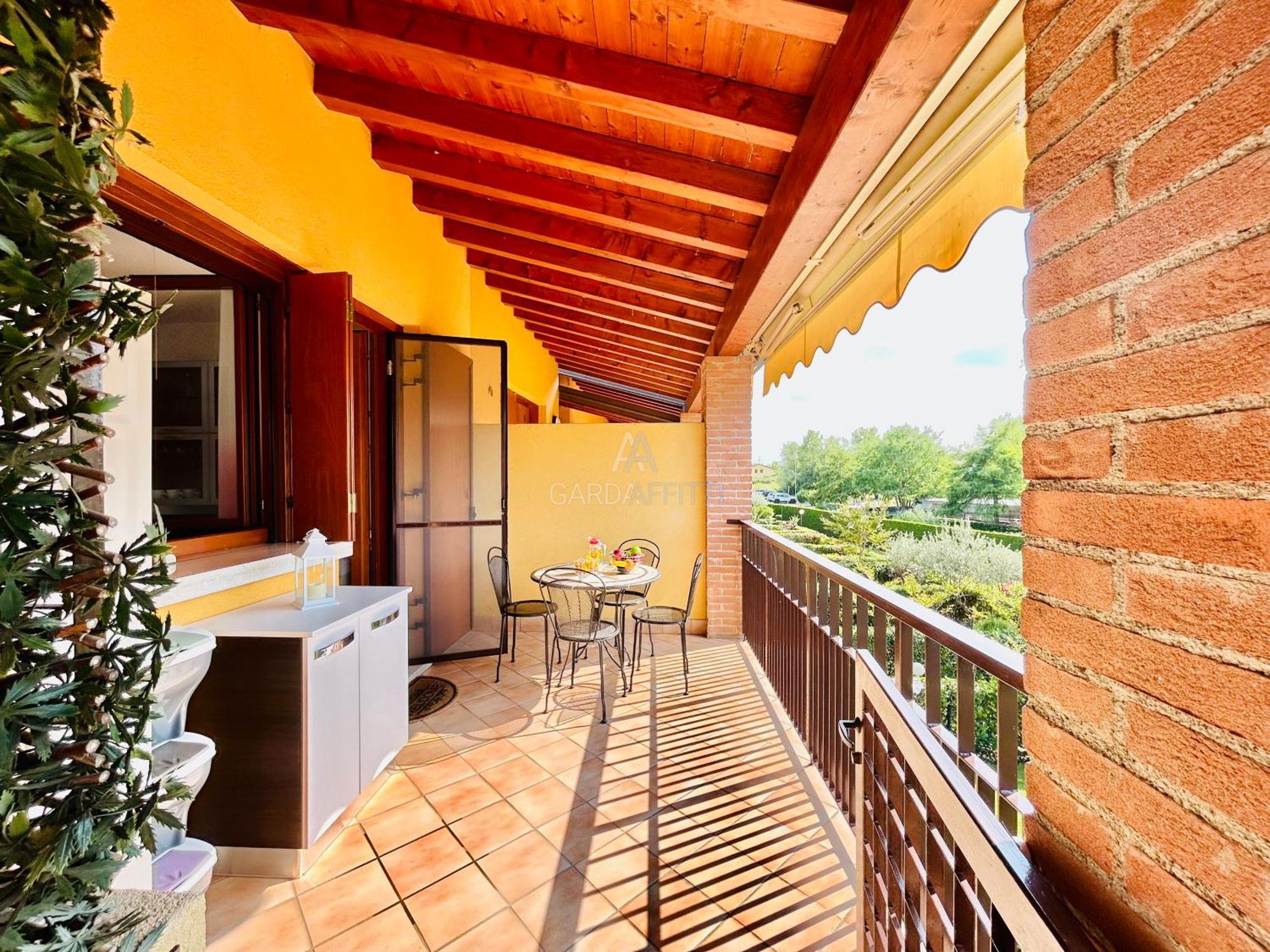 Artemide Apartment - A Soli 150M Dal Lago Di Garda Sirmione Bagian luar foto