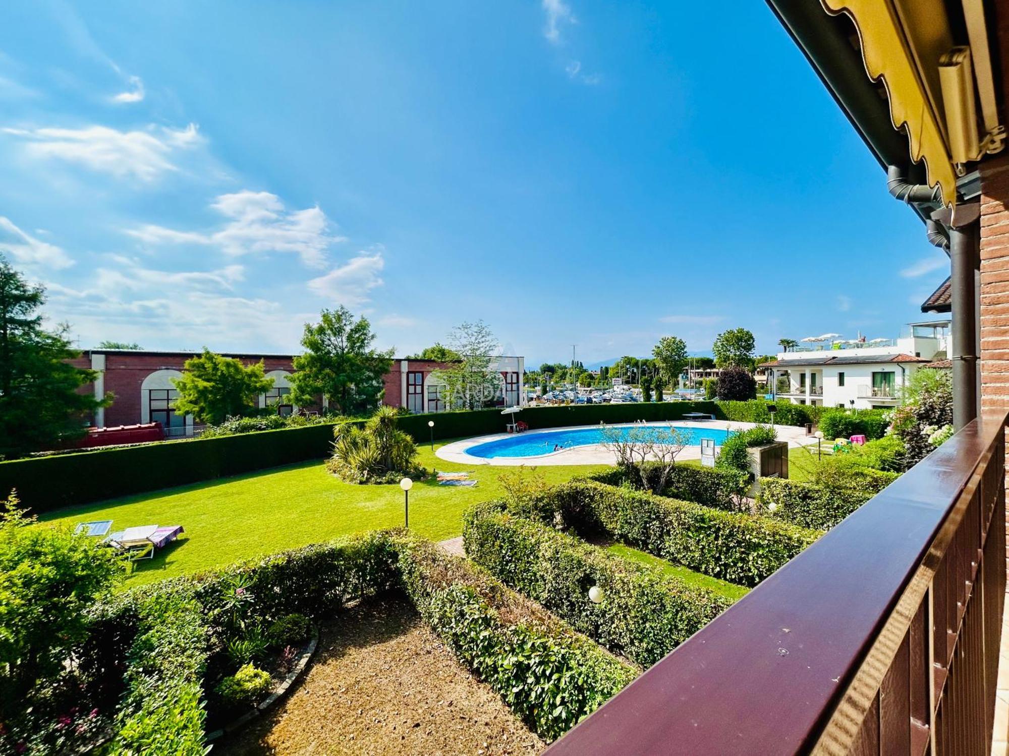 Artemide Apartment - A Soli 150M Dal Lago Di Garda Sirmione Bagian luar foto