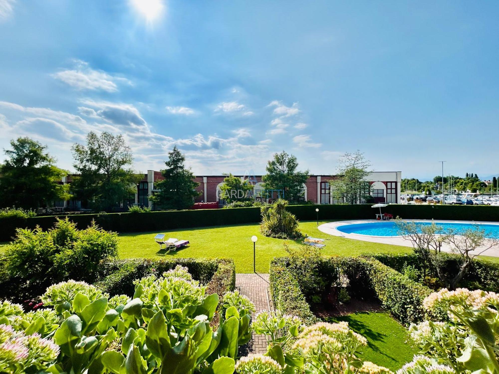 Artemide Apartment - A Soli 150M Dal Lago Di Garda Sirmione Bagian luar foto