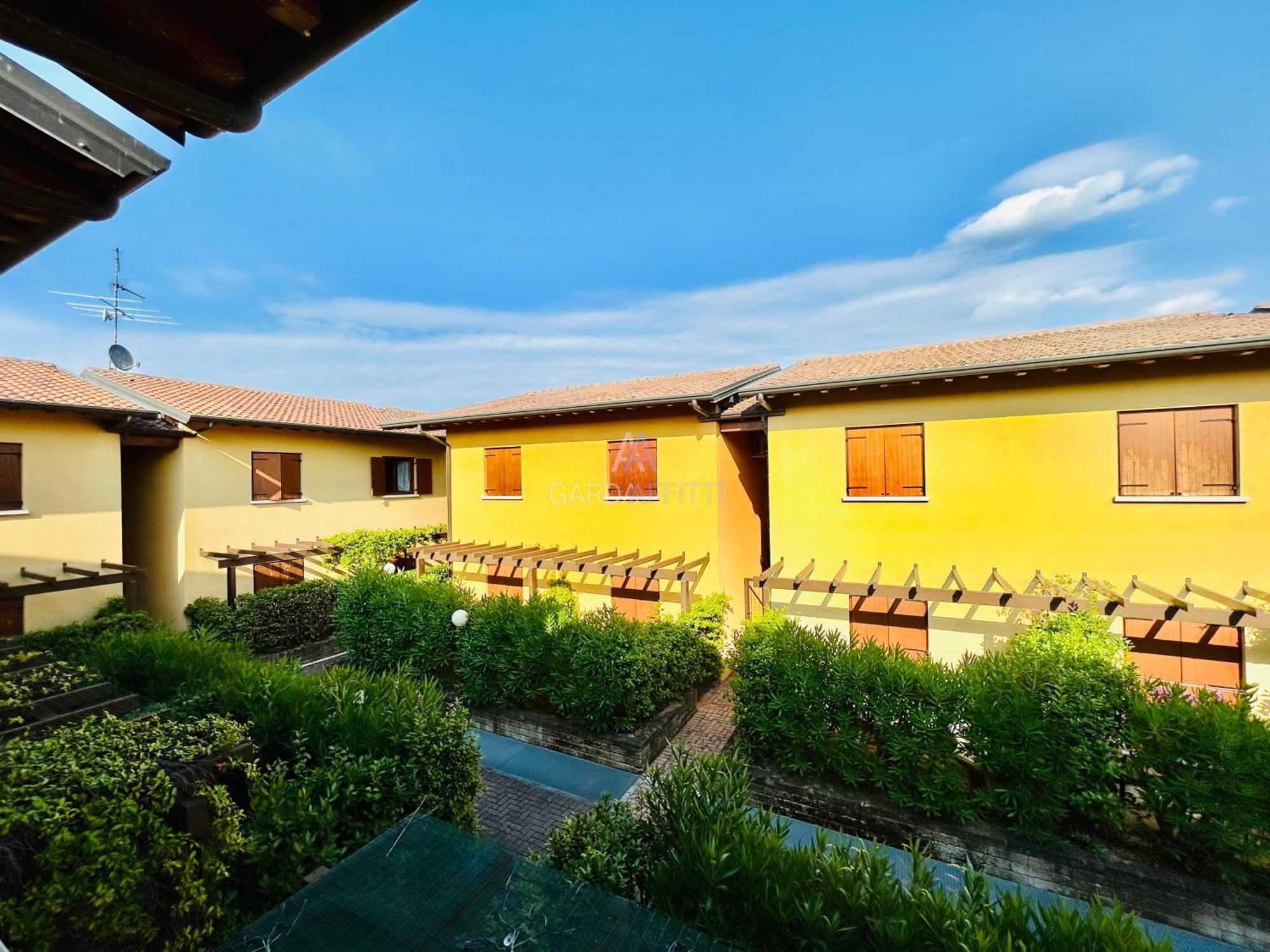 Artemide Apartment - A Soli 150M Dal Lago Di Garda Sirmione Bagian luar foto