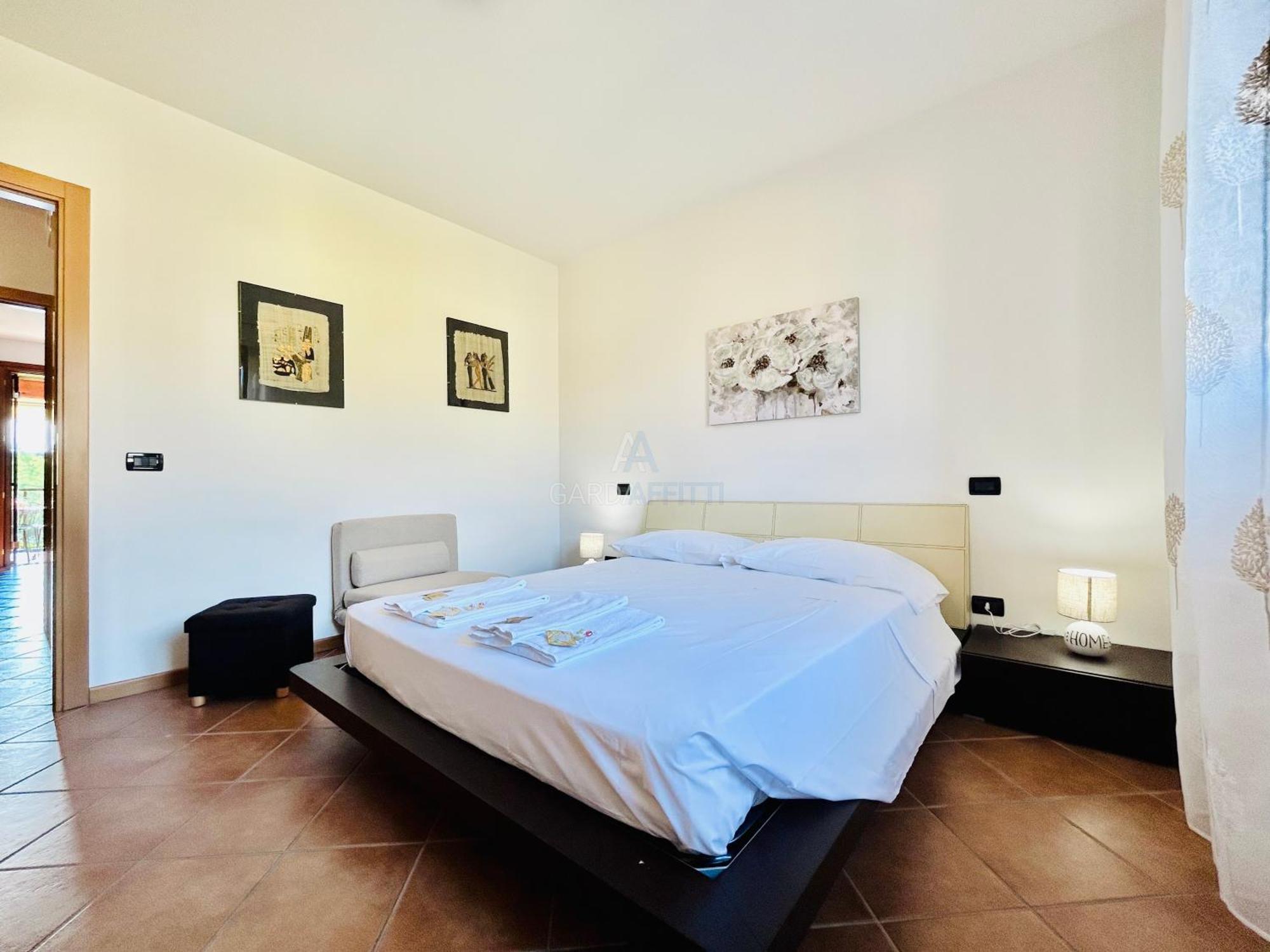 Artemide Apartment - A Soli 150M Dal Lago Di Garda Sirmione Bagian luar foto