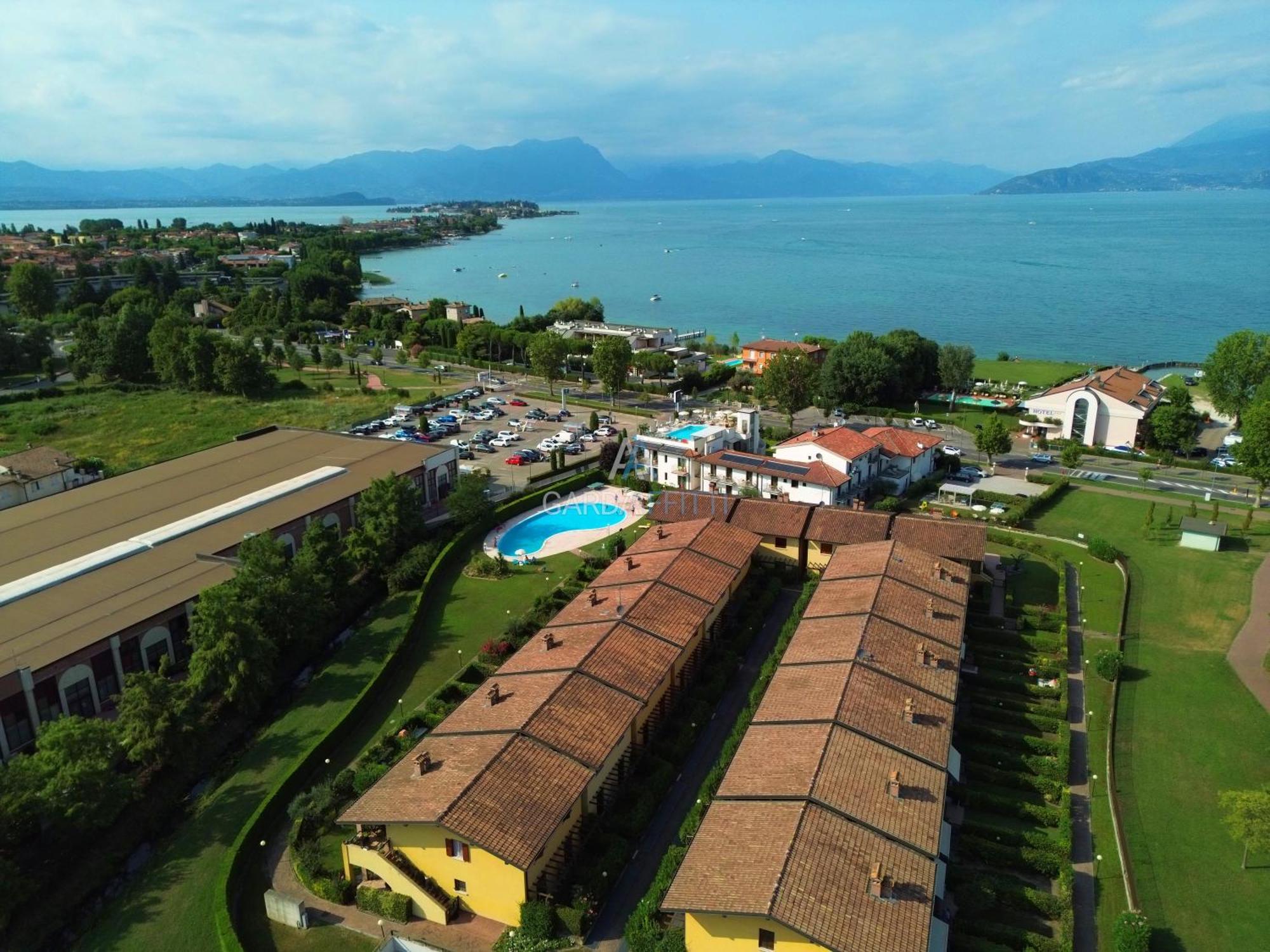 Artemide Apartment - A Soli 150M Dal Lago Di Garda Sirmione Bagian luar foto